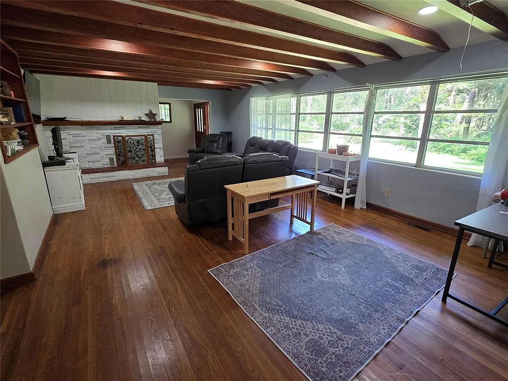 3 bed, 2.0 bath, 2044 sqft, $2,700 — Photo 4