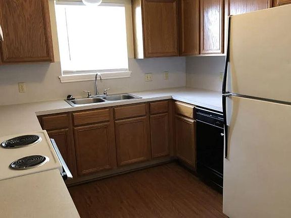 2nd image of 1806 Sara Dr #A