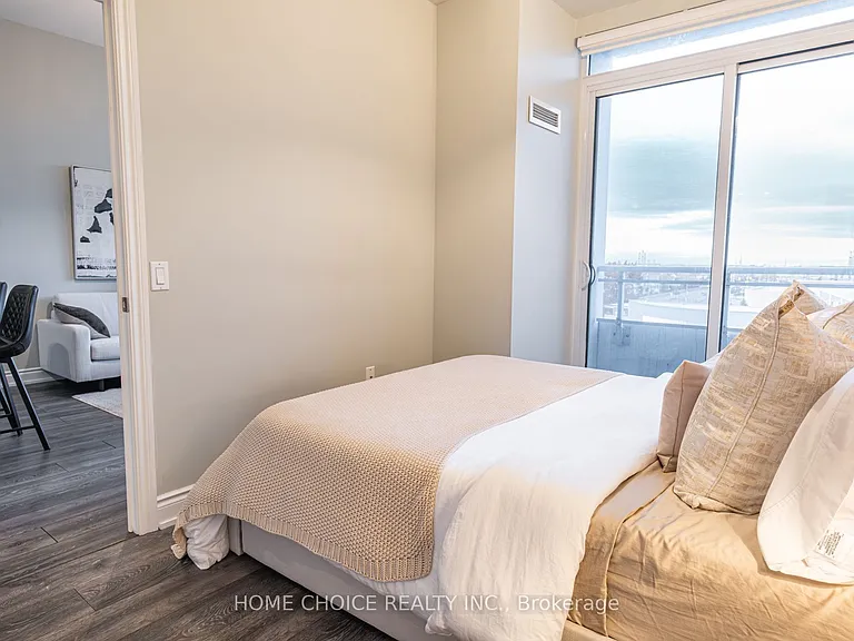 1050 Main St E #614 — Photo 14