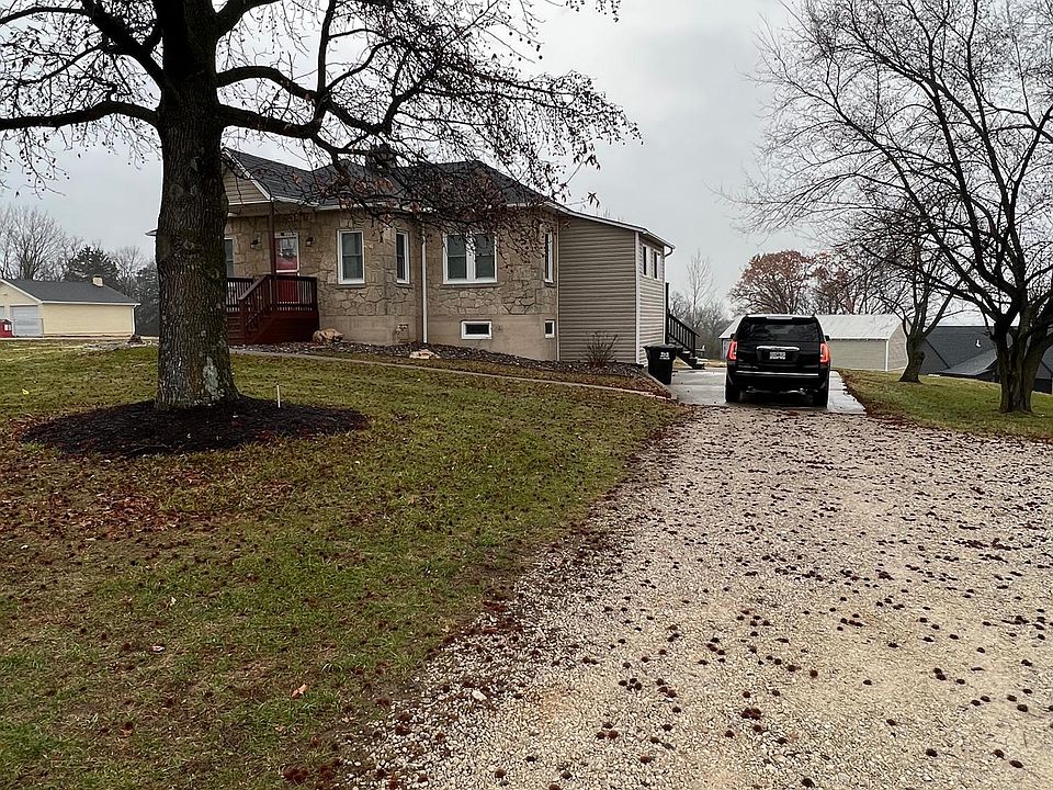 Driveway to house. House sits off road