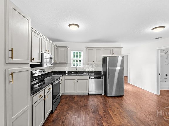 5th image of 9 W Inman Street