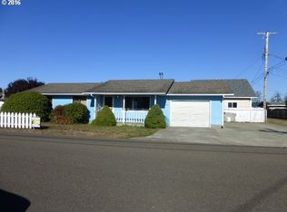 345 S 20th St, Reedsport, OR 97467