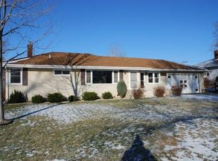 1481 Sherren Ave E, Maplewood, MN 55109