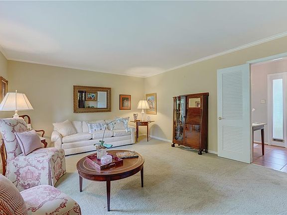 3rd image of 3018 Stratford Dr