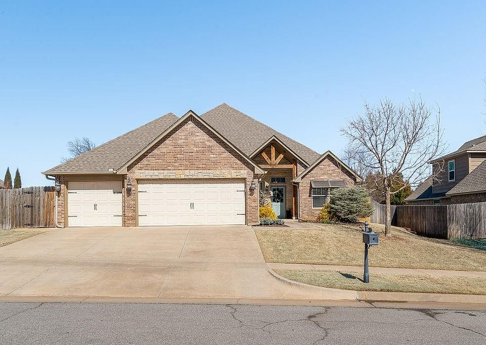 1st image of 813 NW 184th Ct