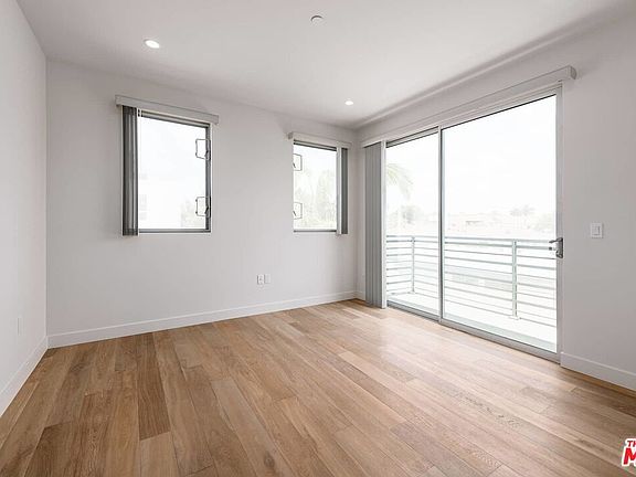 5th image of 3726 Kelton Ave #203