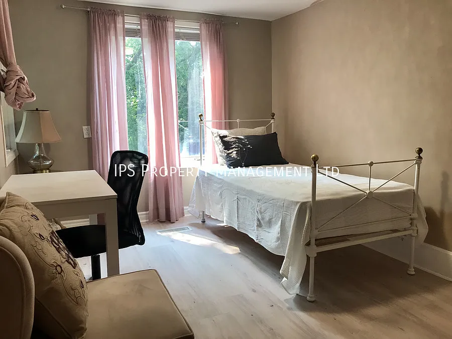 Private Room | Single Room Rental - 83 Highland Avenue - All Inclusive — Photo 4