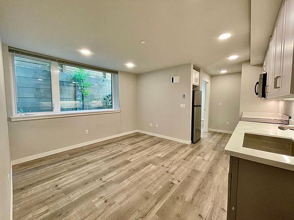 5th image of 5521 15th Ave NE #2