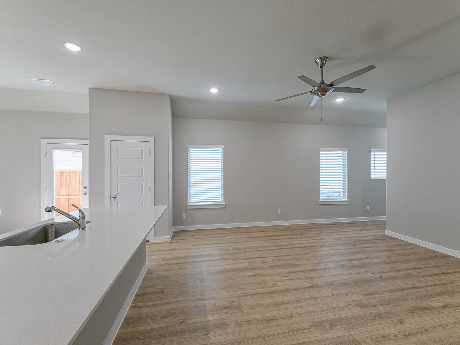 3 bed, 1586 sqft, $2,000 — Photo 2