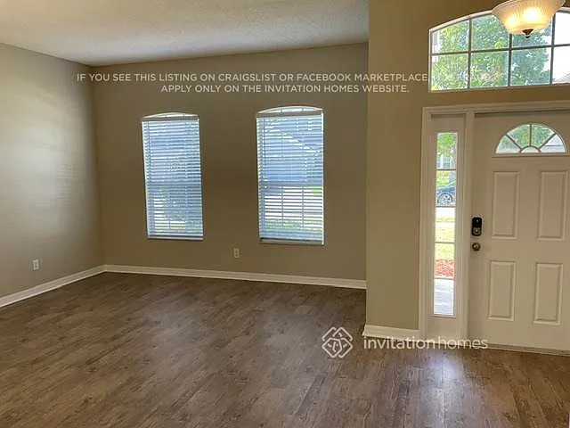 402 Sycamore Springs St — Photo 2