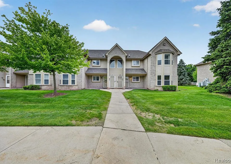 44393 Sunnyside Dr