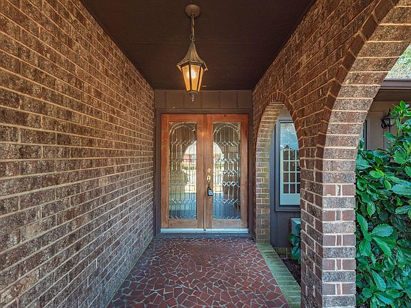 4th image of 2706 Butler Place