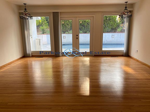 3rd image of 4529 Lyons Dr