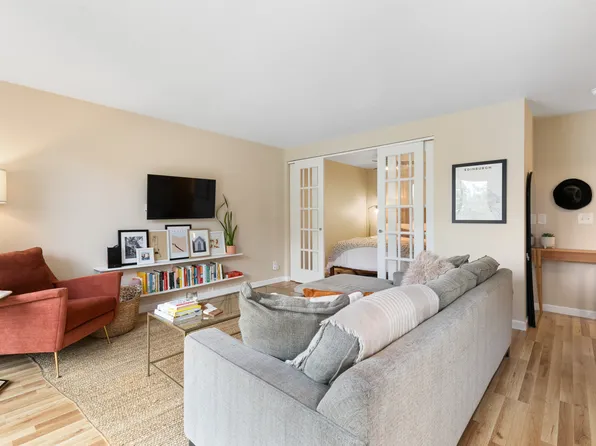 610 Aloha St APT 302, Seattle, WA 98109
