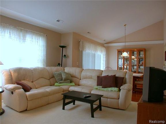 3rd image of 6819 Fox Ln #1