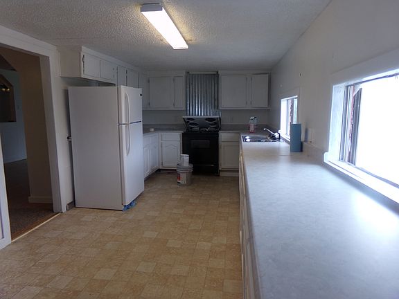3rd image of 1100 Valley Dr