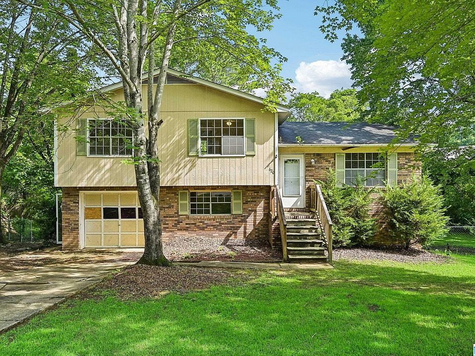 1st image of 620 Cresap Cir NE