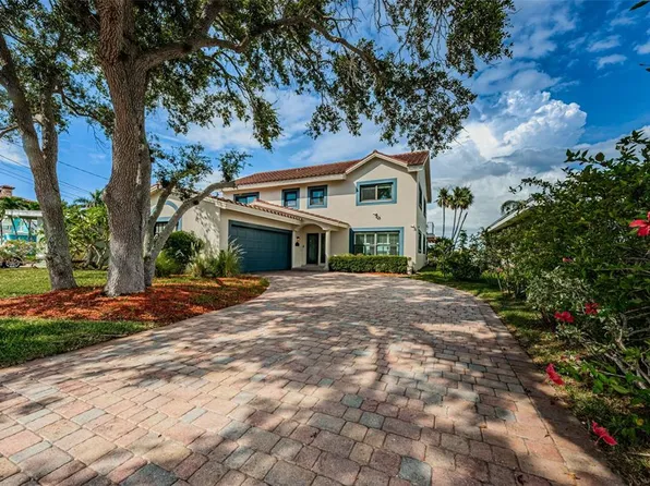 16107 6th St E, Redington Beach, FL 33708