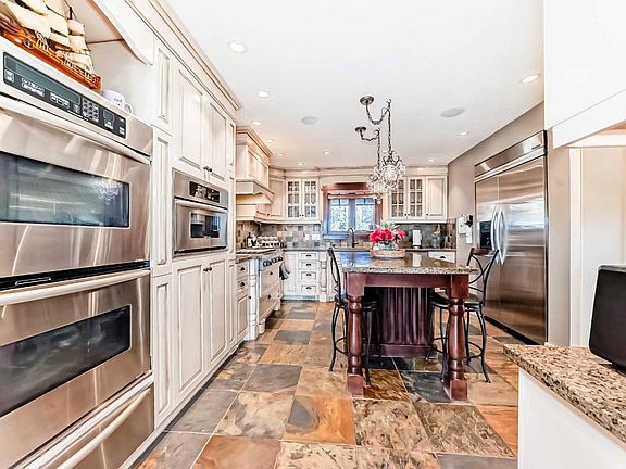 3rd image of 10909 Eamon Rd NW