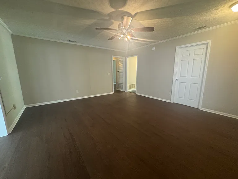 7601 Edgewater Dr — Photo 3