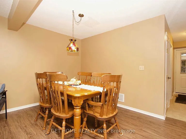 1310 Charter Cres — Photo 13