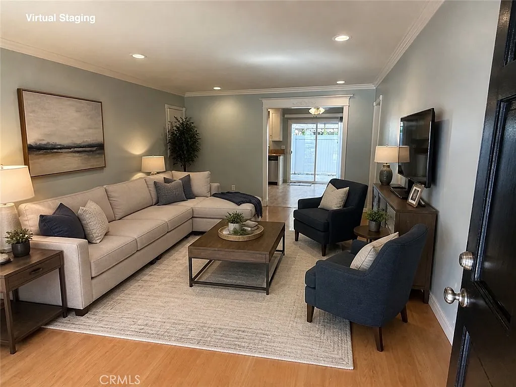2 bed, 823 sqft, $3,200 — Photo 2
