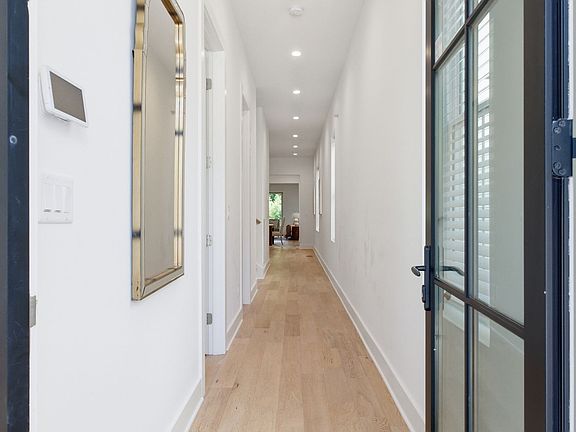 4th image of 5916B Maxon Ave