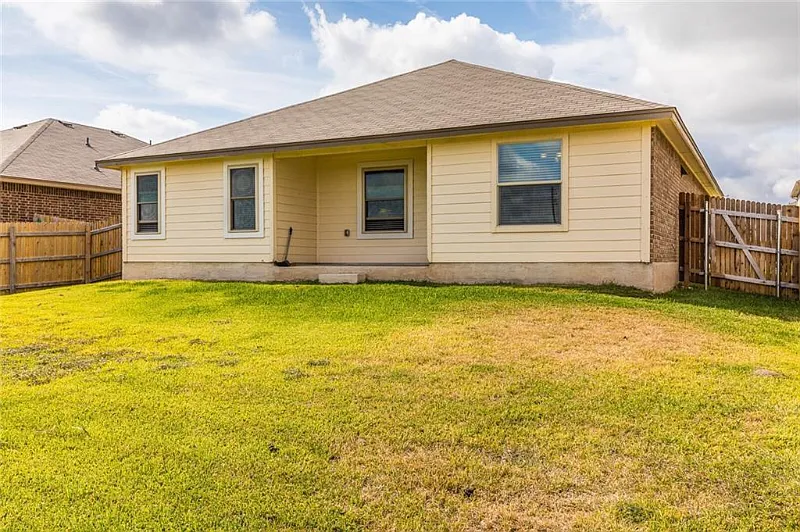 3 bed, 1529 sqft, $2,149 — Photo 4