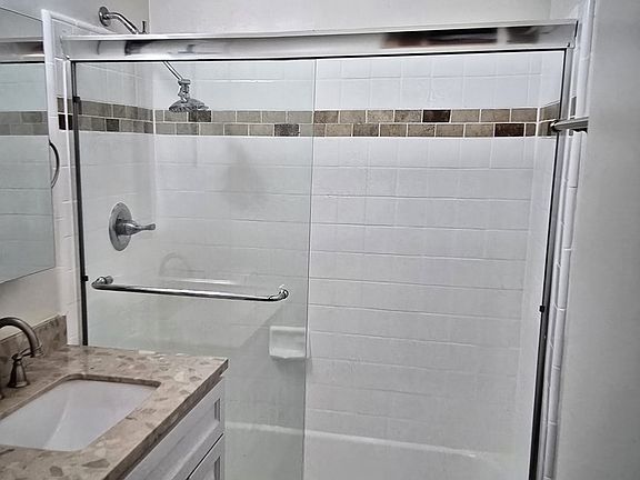 4th image of 6124 Alcott St #4