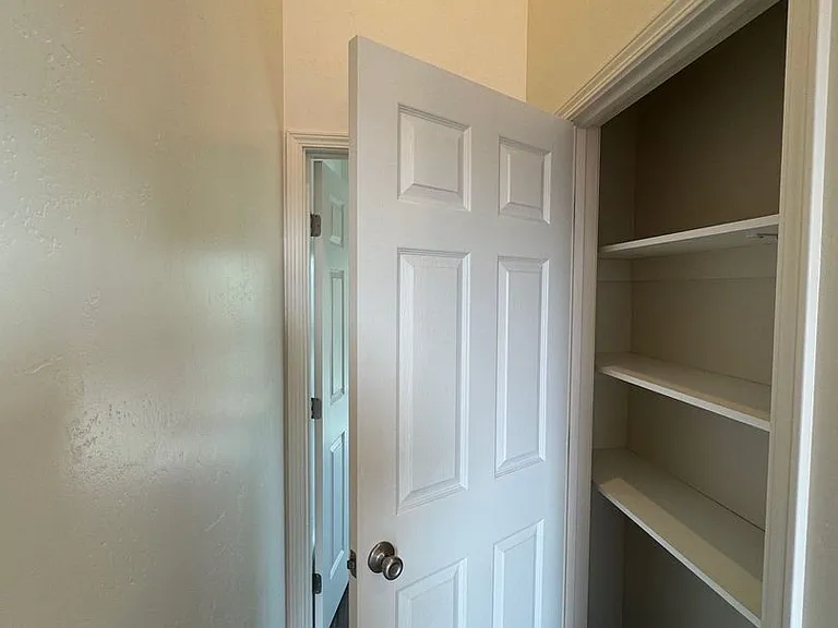 967 W Harris St — Photo 5