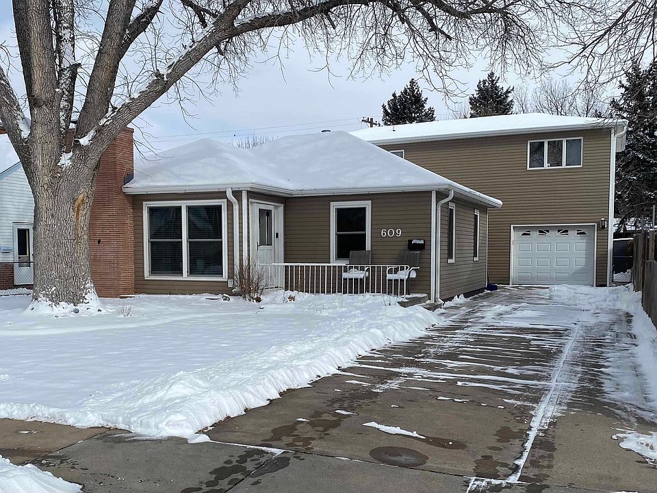 1st image of 609 S Elm