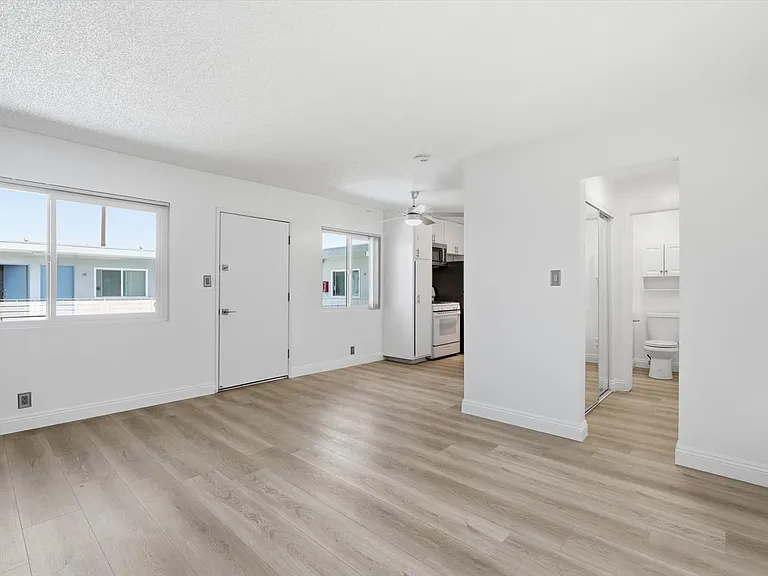 Sunrise Manor — Photo 21