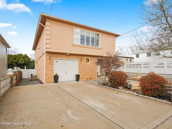 251 Sanilac St, Staten Island, NY 10306