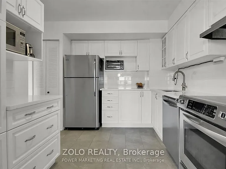 2759 Carousel Cres #1206 — Photo 6