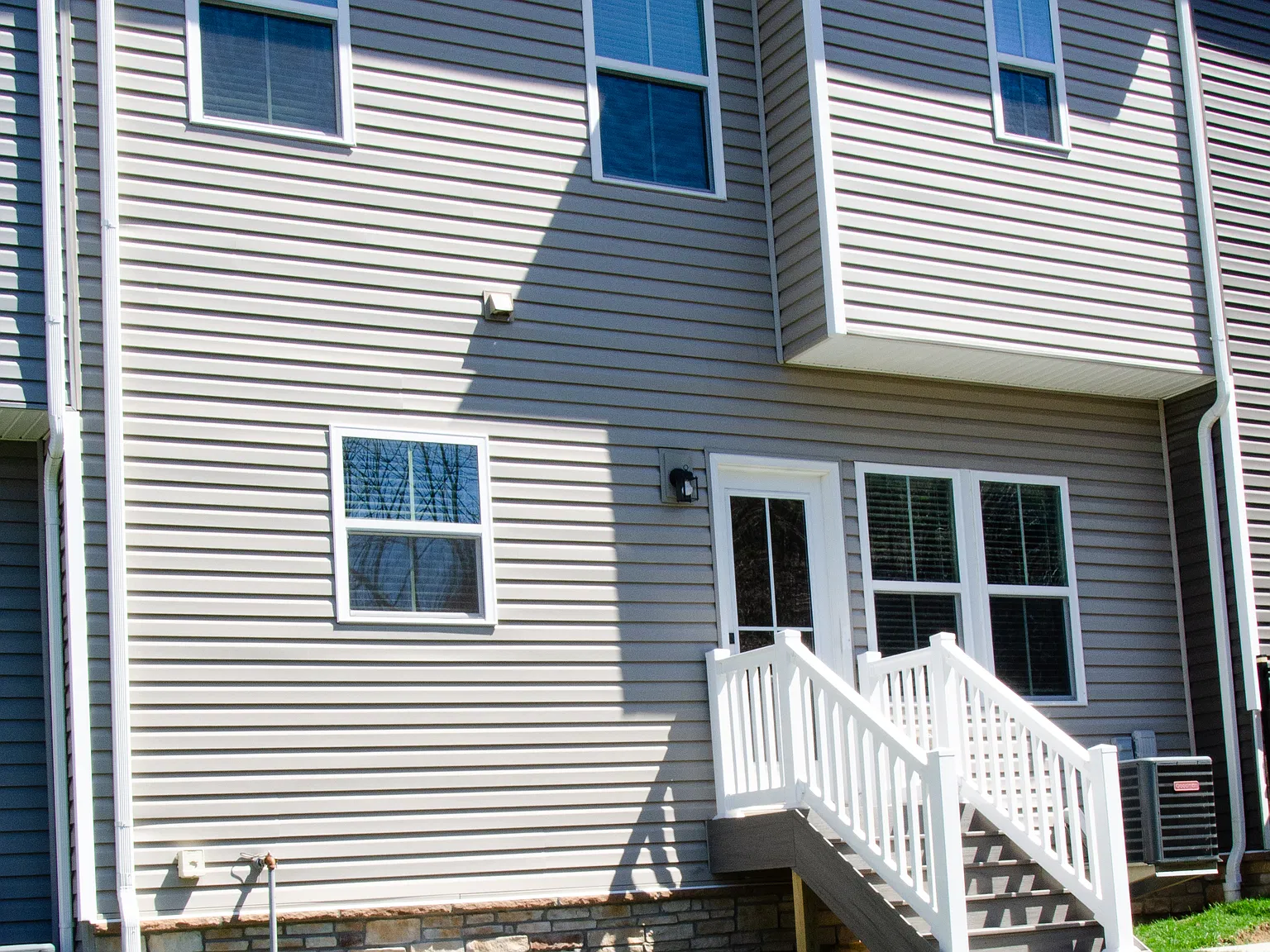 3 bed, 2.5 bath, 1912 sqft, $2,500 — Photo 2
