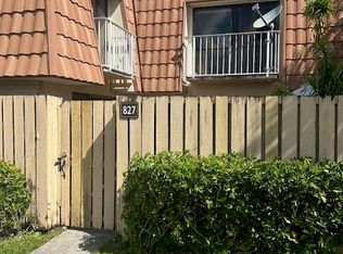 827 Blue Ridge Cir, West Palm Beach, FL 33409