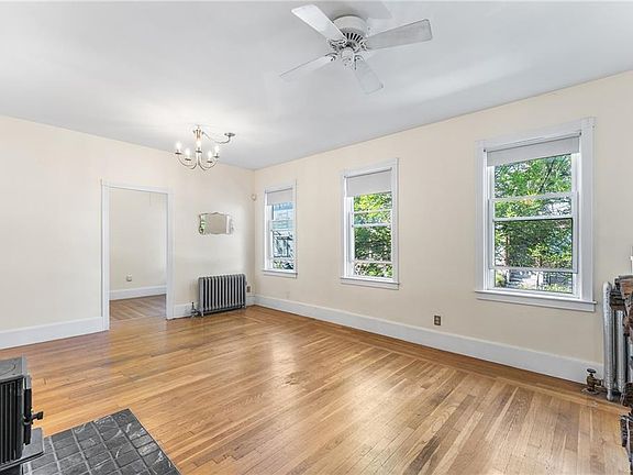 5th image of 90 Oak St