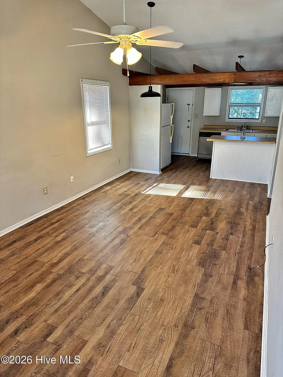 Building Photo - 138 Village Ct