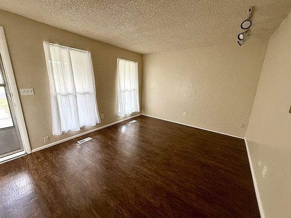 4th image of 8142 S Pioneer St #1