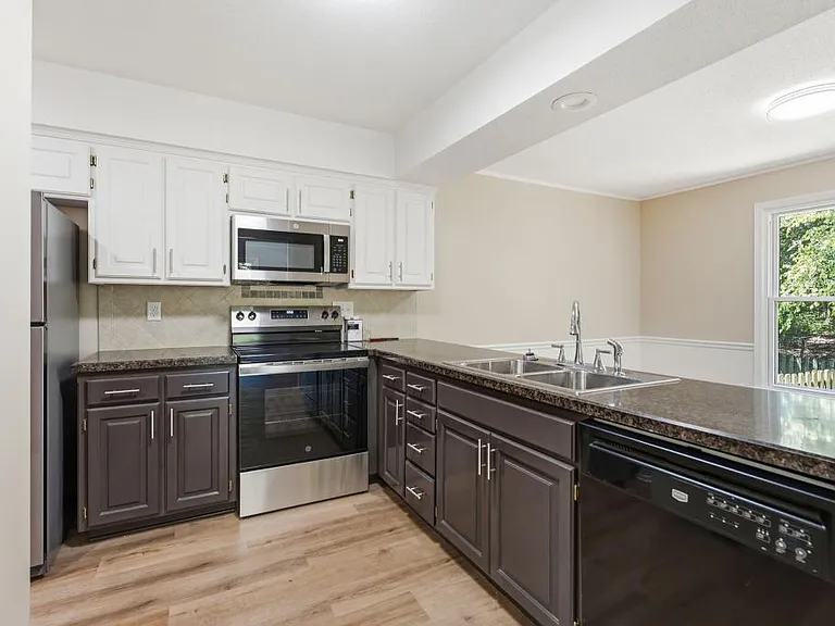 11804 Oakmont St — Photo 13