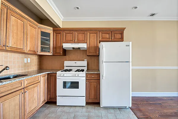 Rented by Compass | media 28