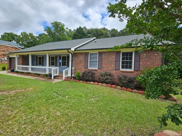 7490 Beverly Dr, Fayetteville, NC 28314