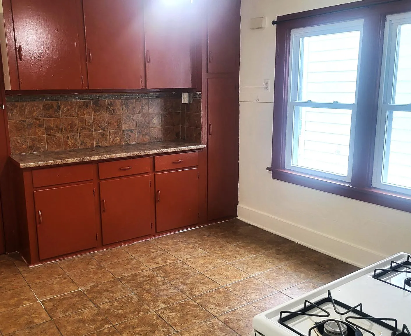 3 bed, $1,000 — Photo 1