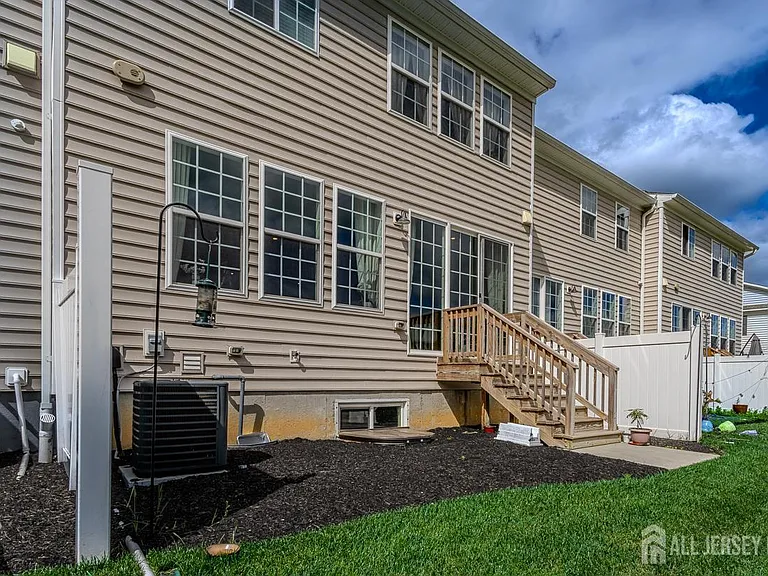 3305 Charleston Dr — Photo 27