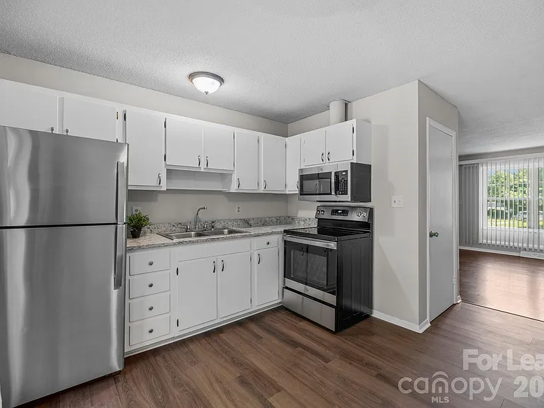 3315 Erskine Dr — Photo 12