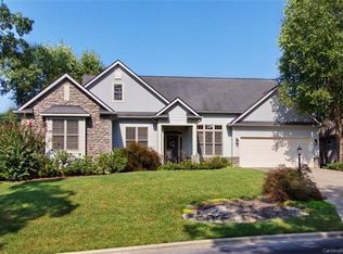 92 Shadowleaf Dr, Hendersonville, NC 28739