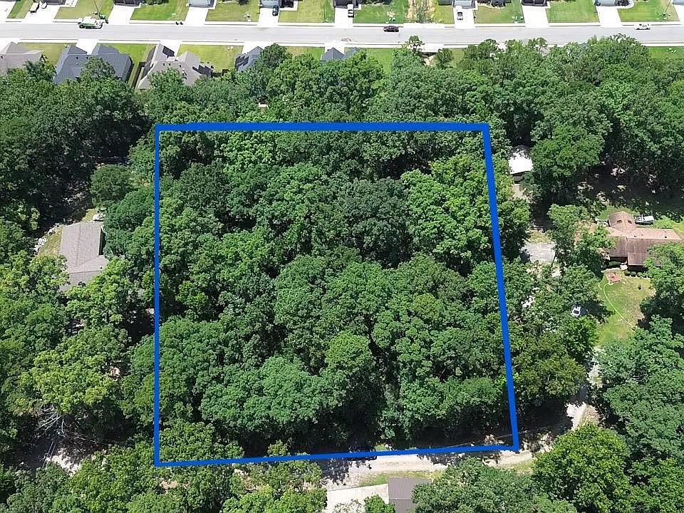 1st image of Oakmont Dr