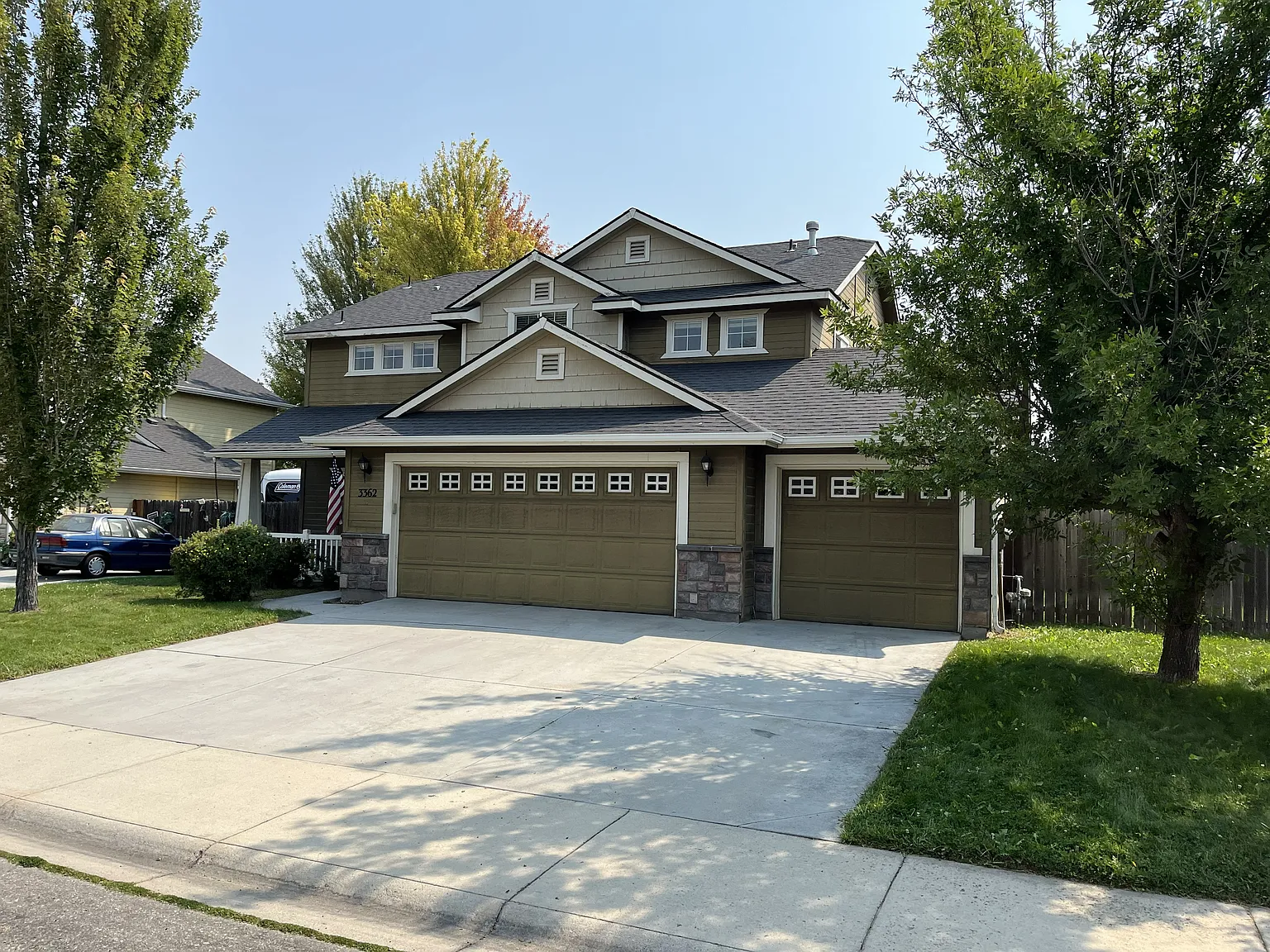4 bed, 2.5 bath, 2054 sqft, $2,400 — Photo 1