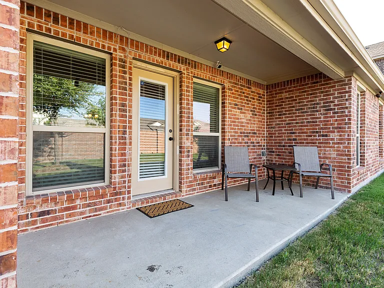 412 Tanner Sq — Photo 23