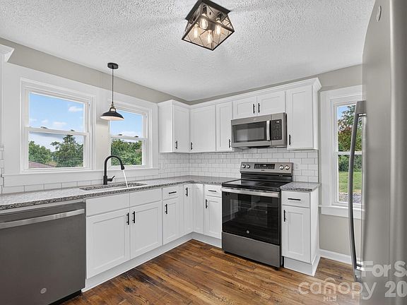 3rd image of 410 Spruce St SW